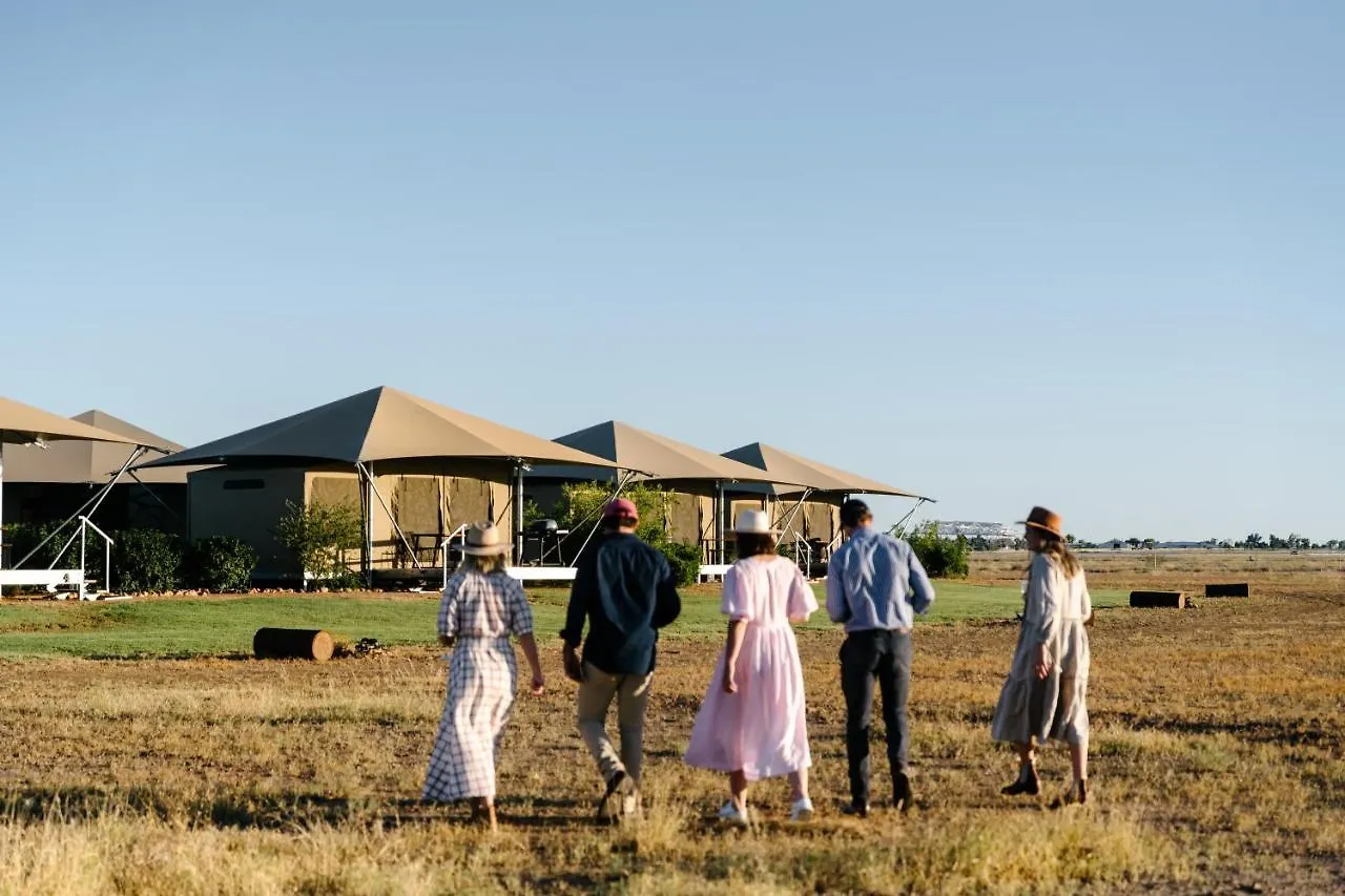 Luxury tent Mitchell Grass Retreat Hotel Longreach